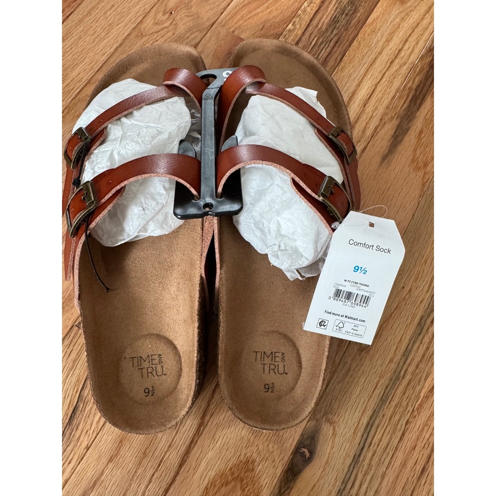 Time and Tru Womens Cognac Footbed Thong Sandals Buckle Straps 9.5 NEW